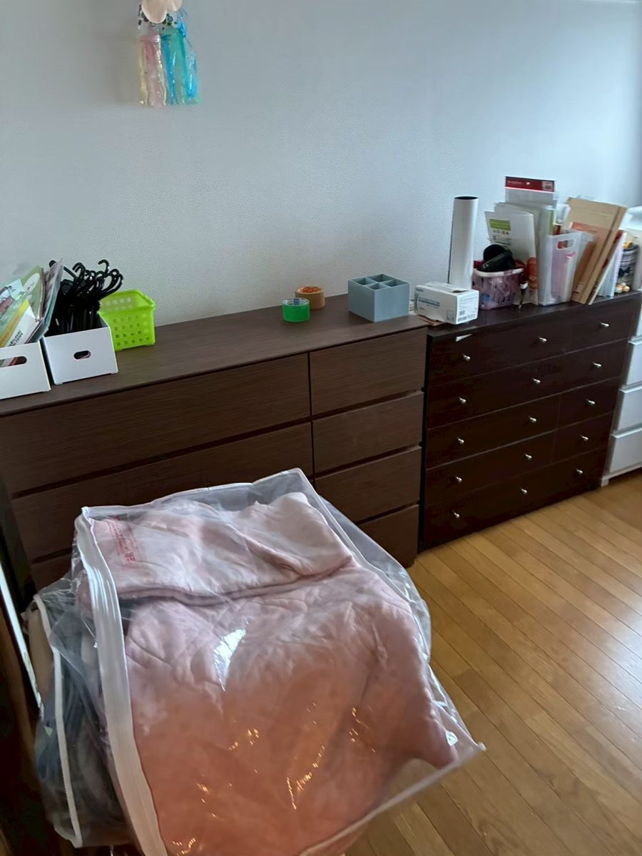 作業前：チェストと布団