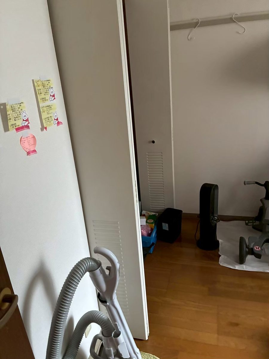 作業前：棚と掃除機