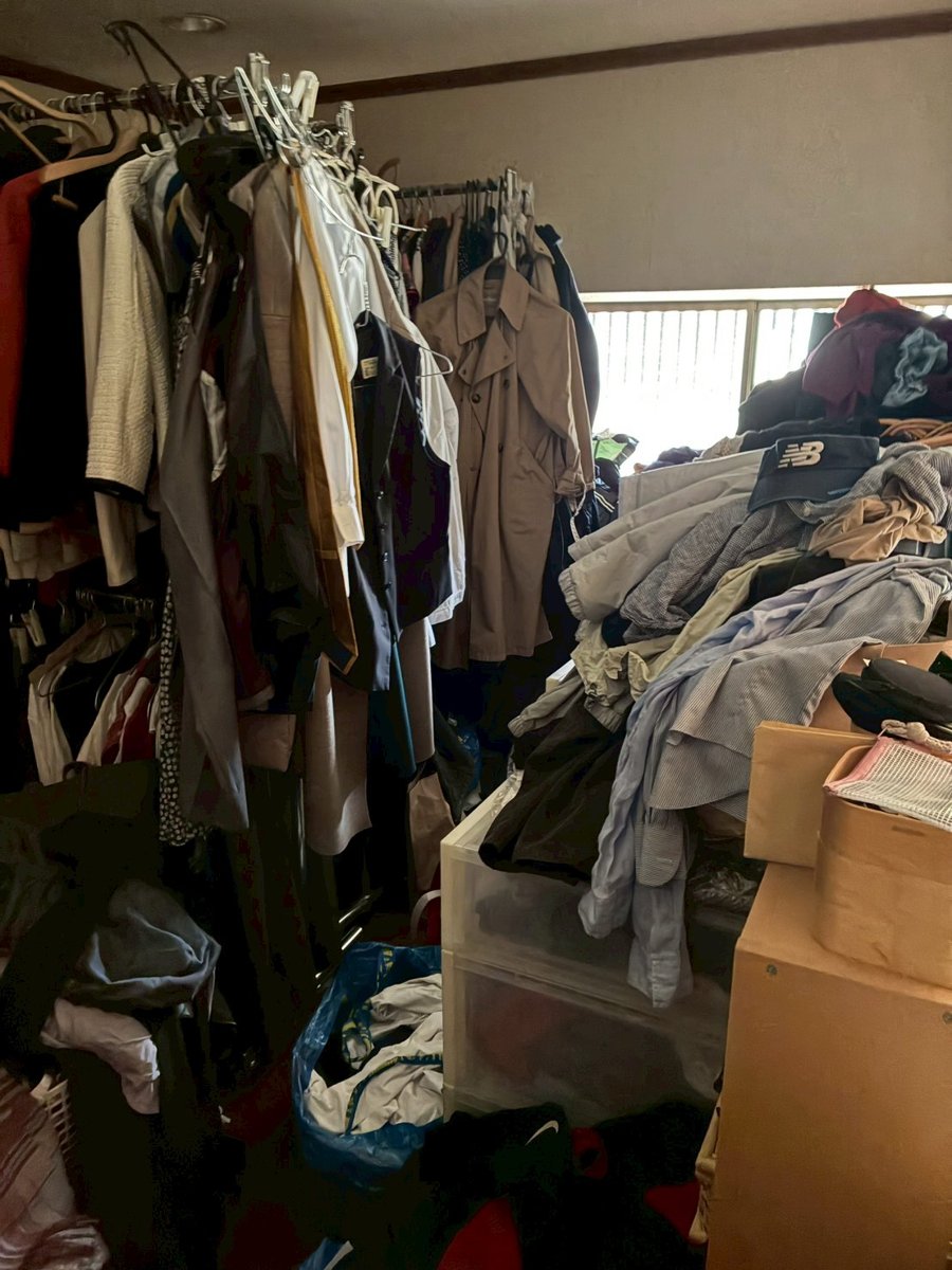 作業前：衣類が多いお部屋（宇治市）